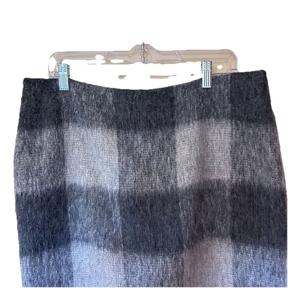 TALBOTS Women’s Gray Buffalo Plaid Wool Blend Preppy Pencil Skirt Sz. 14P - Picture 2 of 6